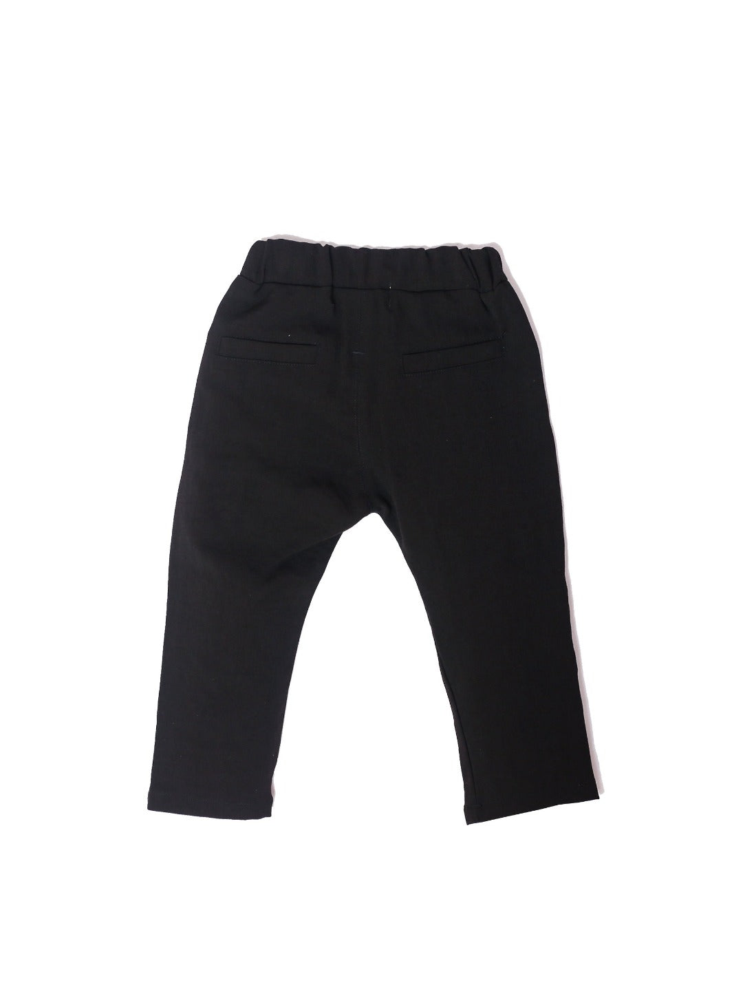 relax cut black pants with three buttons