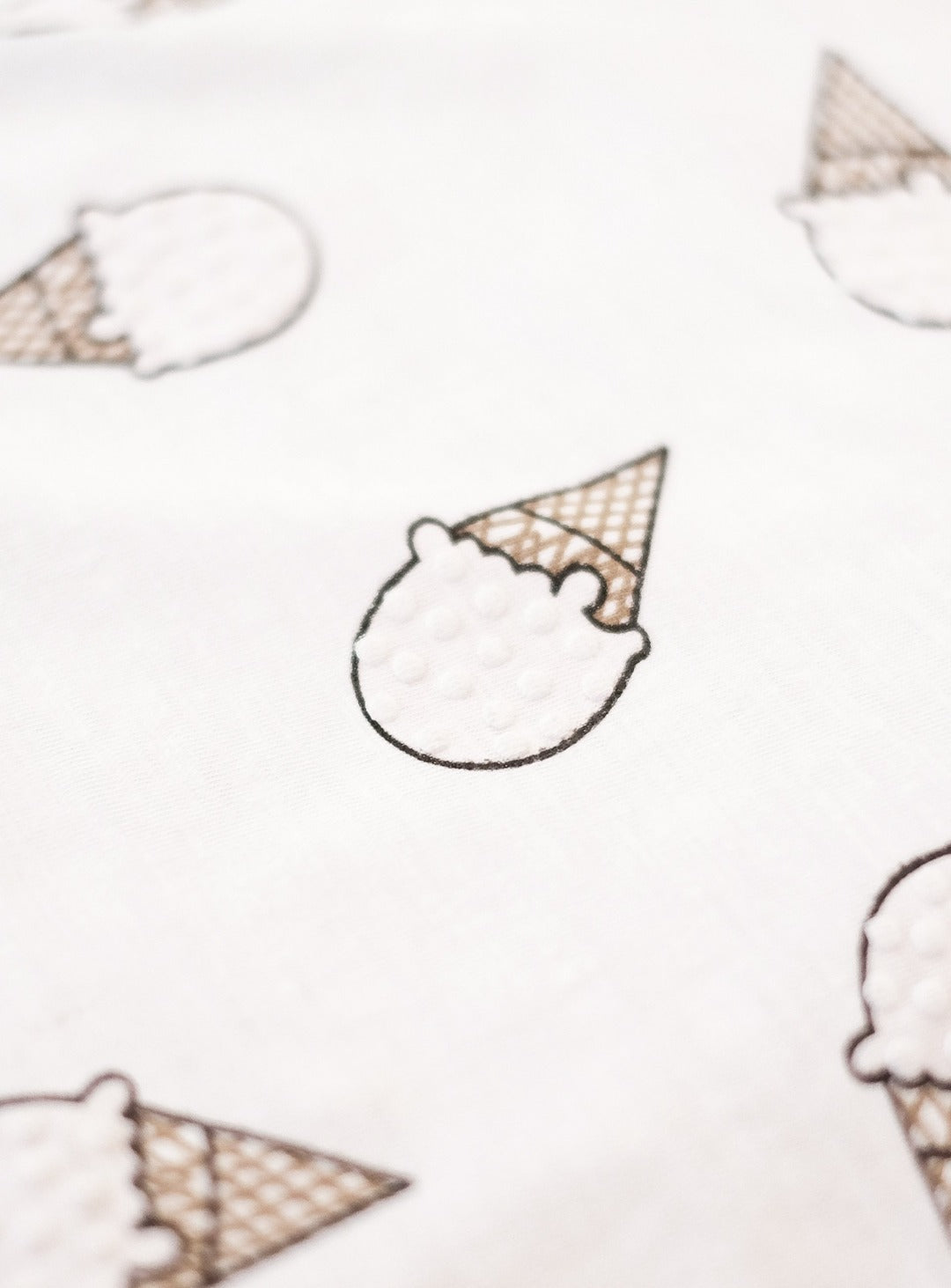 milk white t-shirt with ice cream print